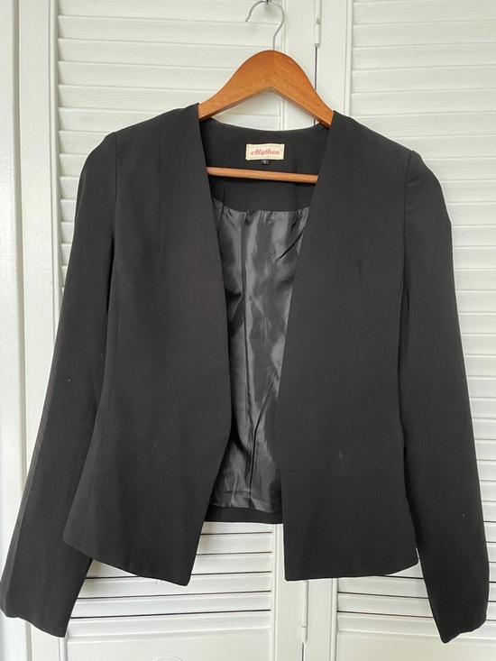 Alythea Jackets & Blazers - Sleek Black Open-Front Tailored Blazer